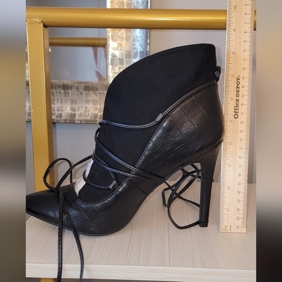 Black crocodile print strapped bootie, 4 inches - Picture 2 of 2